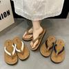 Chinelos Casuais de Praia de Sola Macia Antiderrapante de Sola Rasteira para Mulheres 2025 Verão Nova Moda Sandálias de Casal Versátil