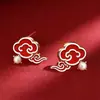 Novos Brincos de Pérola Falsa com Padrão de Nuvem Estilo Chinês para Mulheres, Brincos de Nicho de Luxo Leve, Brincos de Ano Novo do Ano do Cavalo, Estilo Nacional Atacado