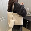 Bolsa de Palha Trançada Feminina Grande Capacidade 2025 Nova Verão Combina com Tudo Bolsa de Ombro Classe Textural Sacola Tote para Trabalho