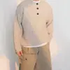 Suéter Henley de outono e inverno estilo designer para homens, com design de botões, estética retrô japonesa e um corte relaxado e moderno