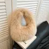Bolso de Piel para Axila de Moda para Mujer 2026 Nuevo de Gama Alta Gran Capacidad de Felpa Portátil de Mano Bolso de Hombro Versátil para el Viaje Diario