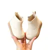 Botas de bebê, novos estilos de outono para meninas e meninos, sapatos infantis de sola macia, sapatos para os primeiros passos para bebês meninos de um ano, botinhas para meninas pequenas, botas de couro