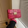 Bolso pequeño con textura de bloqueo para mujer, estilo Hong Kong, nuevo estilo, estilo occidental, bandolera con cadena para el hombro, verano 2024
