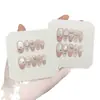 Un Lazo Pequeño Dulce y Rosa Estilo Francés con Collar de Ojo de Gato Plateado Brillante y Accesorios para Uñas con Pedrería