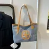 Bolsa Tote de Grande Capacidade, Fashion e Casual, Bolsa de Ombro Estilo Novo, Bolsa Feminina de Design Nicho Outono/Inverno 2026