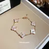 Pulsera de flor de acetato rosa con circonita, ligeramente dulce y delicada, fresca y dulce, joyería con sensación de lujo ligero y alta gama