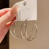 Pendientes de Aro de Metal Estilo Europeo y Americano para Mujer, Pendientes Elegantes Versátiles de Tendencia de Gama Alta con Cierre de Plata para el Trabajo
