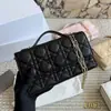Suministro directo de fábrica de bolso de cadena de eslabones con patrón de diamante marca D, moderno y versátil, bolso de mano y bandolera elegante para socialité al por mayor