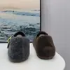 Sapatos Birkenstock de Pelúcia Versátil de Luxo Leve, Sapatos Quentes e Peludos para Mulheres Usarem ao Ar Livre no Outono e Inverno, Novos Sapatos Birkenstock de Algodão de Nicho para Mulheres