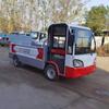 Camión de basura de transferencia pequeña con plataforma hidráulica eléctrica, cubo de basura de sótano, patinete plano de transferencia
