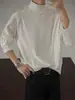 Camiseta de Manga Larga de Cuello Alto de Color Sólido para Otoño e Invierno para Hombre 2026 Nuevo Estilo Coreano Moderno Holgada Casual Capa Base Superior