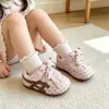 Tenis para niños, nueva colección otoño 2026: tenis blancos para niños, zapatos casuales para niñas, zapatos para bebés que empiezan a caminar y tenis estilo Forrest Gump