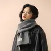 Cachecol de Tricô Queijo Leitoso para Mulheres Outono e Inverno Cachecol Quente Cor Sólida Xale de Pescoço Estilo Retrô Versátil Preppy