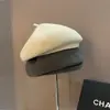 Boina de Lã Retrô com Contas para Outono e Inverno para Mulheres, Chapéu de Artista de Lã Versátil de Cor Sólida Estilo Britânico, Chapéu de Abóbora Quente