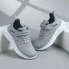 Zapatillas deportivas de punto de malla doble transpirables para niños, de corte bajo, para cruzar fronteras, zapatillas casuales transpirables para exteriores para niños, zapatos para niñas mayores