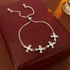 Pulsera Flor de Circonita Chapada en Oro Real Nicho Dulce Versátil Pulsera Temperamento Lujo Ligero Joyería de Gama Alta para Mujeres Al Por Mayor