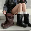 ¡Alta Costura! 2026 Otoño/Invierno Nuevo Estilo Capa Superior Completamente de Cuero por Dentro y por Fuera Botas hasta Media Pantorrilla Hebilla de Cuero Frescas y Atractivas Botas Martin de Tacón Medio para Mujer