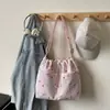 Bolsa Listrada Fofa para Mulheres, Grande Capacidade, Nova Versátil de Verão 2026, Bolsa de Ombro Transversal, Bolsa Saco com Cordão de Alta Qualidade