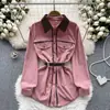 Nova camisa feminina estilo levemente maduro para o início da primavera de 2024 design feminino costura em cor contrastante modelagem justa manga longa moda
