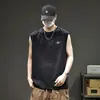 Chaleco sin mangas bordado transpirable de alta gama estilo americano para hombre, camiseta suelta informal deportiva de verano para fitness para hombre al por mayor