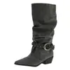 Botas de couro de salto alto com bico fino e salto grosso estilosas para mulheres, emagrecedoras e elegantes, moda francesa com fivela de cinto, botas de cavaleiro sexy e deslumbrantes
