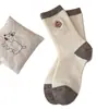 Meias de outono e inverno para mulheres, de comprimento médio até a panturrilha, estilo japonês, com bordado fofo de cachorrinho, grossas e quentes, com textura felpuda e design em blocos de cor