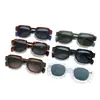 Óculos de Sol Quadrados da Moda com Rebites para Homens, Proteção UV, Estilo Europeu e Americano, Óculos de Sol Simples para Mulheres, Estilo de Rua, Design Elegante