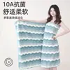 Nueva Toalla de Baño Coral Fleece Secado Rápido Portátil y Envolvente, Extra Grande y Gruesa, Toalla de Baño para el Hogar con Rayas Anchas, Toalla Absorbente con Patrón de Ondas de Agua