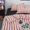 Conjunto de cama popular de quatro peças com lençol e capa de edredom, macio e amigo da pele, adequado para dormitórios estudantis e quartos, conjunto de três peças para todas as estações