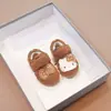 Sapatos de Pelúcia Estilo Coreano para Meninas 2025 Inverno Novo Meninas Gato Kt Sapatos de Algodão com Solado Macio Sapatinhos Quentinhos de Gorro para Bebê Menina