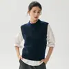 ¡Perfecto para el uso diario! Este suave chaleco de cachemir, amigable con la piel, presenta un elegante cuello semi-alto, lo que lo hace ideal para usar en capas y como un top de punto sin mangas.