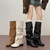Botas Largas de Punta para Mujer 2026 Nuevas Versátiles Negras con Tachuelas Plisadas Botas de Tacón con Hebilla de Cinturón y Pierna Ancha
