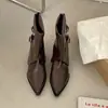 Botas de tacón grueso con punta de moda retro para mujer, nuevo modelo verano 2026, combinadas con faldas para realzar la altura y crear un efecto adelgazante, botines