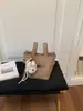 Bolso de mano de moda simple de diseño de nicho estilo coreano transfronterizo para mujer, nuevo bolso cruzado tipo cubo de moda 2026