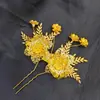 Horquillas para el pelo de la etnia Dai flores doradas hechas a mano lado de la cabeza adornos tailandeses Yunnan metal Yunnan barba larga dorada