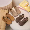 Zapatos Birkenstock para niños, nueva colección primavera/otoño/invierno 2026 para niñas, zapatos de bebé de suela blanda, zapatos de estudiante de un solo color, zapatos pequeños de cuero