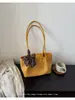 Bolsa tote popular transfronteiriça com textura tecida para mulheres, nova estilosa de grande capacidade retrô versátil bolsa de ombro para o dia a dia bolsa de ombro único