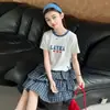 Conjunto de Verano para Niñas 2026 Moda Estilo Coreano Moderno Estampado de Letras Vestido de Manga Corta a Cuadros con Volantes para Niños Mayores