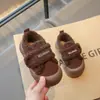 Sapatos de Menina Sapatos de Algodão de Duas Camadas para Crianças 2026 Novo Estilo Outono/Inverno Menina Bebê Aveludado Quente Pelo Botas de Neve Birkenstock