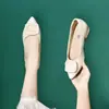 Mocasines de mujer de tacón bajo con hebilla cuadrada, nuevo modelo otoño 2026, piel suave, suela blanda, versátiles y cómodos, punta fina, adecuados para madres
