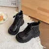 Botines cortos cálidos forrados de felpa de estilo británico a la moda para niñas, nuevo modelo de invierno 2026, botines Martin casuales para niños mayores