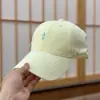 Boné de Baseball Novo Estilo para Mulheres, Primavera/Verão 2026, Proteção Solar, Série de Cores Dopamina, Boné com Bordado de Letra para Homens