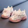 Tenis para niñas 2025 otoño nuevo punta redonda para niños zapatos de malla ligeros transpirables para niños zapatos deportivos de suela blanda para bebés