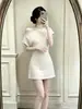 Vestido de Verano Francés Suave Estilo Kochi para Mujer Cintura Plisada Ceñida Adelgazante Línea A de un Hombro Cuello Diagonal Falda Corta