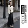 Saia longa cinza cor de mochi, estilo sereia, para mulheres, nova saia longa slim de corte A para outono 2026, cintura alta e fluida para mulheres baixinhas