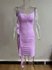 Vestido europeu e americano com alça roxa para mulheres, novo vestido de verão justo bodycon, estilo de férias na praia, vestido sexy e moderno