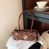 Bolsa Baguete Suede Retrô Outono Inverno Feminina 2026 Nova Bordado Trevo de Quatro Folhas Nota Musical Bolsa de Axila Bolsa de Mão Bolsa de Ombro