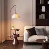 Lámpara de Pie Retro Francesa Sala de Estar Sofá Lateral Almacenamiento Integrado Mesita de Noche Atmósfera Lámpara de Escritorio Vertical K87 Hierro