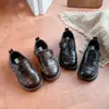 Otoño 2026 Nuevos Mocasines de Suela Gruesa Velcro Slip-on Zapatos Pequeños de Piel Casual Versátil Piel Suave Zapatos de Suela Plana