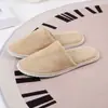 Pantuflas Desechables Personalizadas para Hotel con Terciopelo Coral y Suelas Gruesas de Eva para Hoteles y Casas de Huéspedes